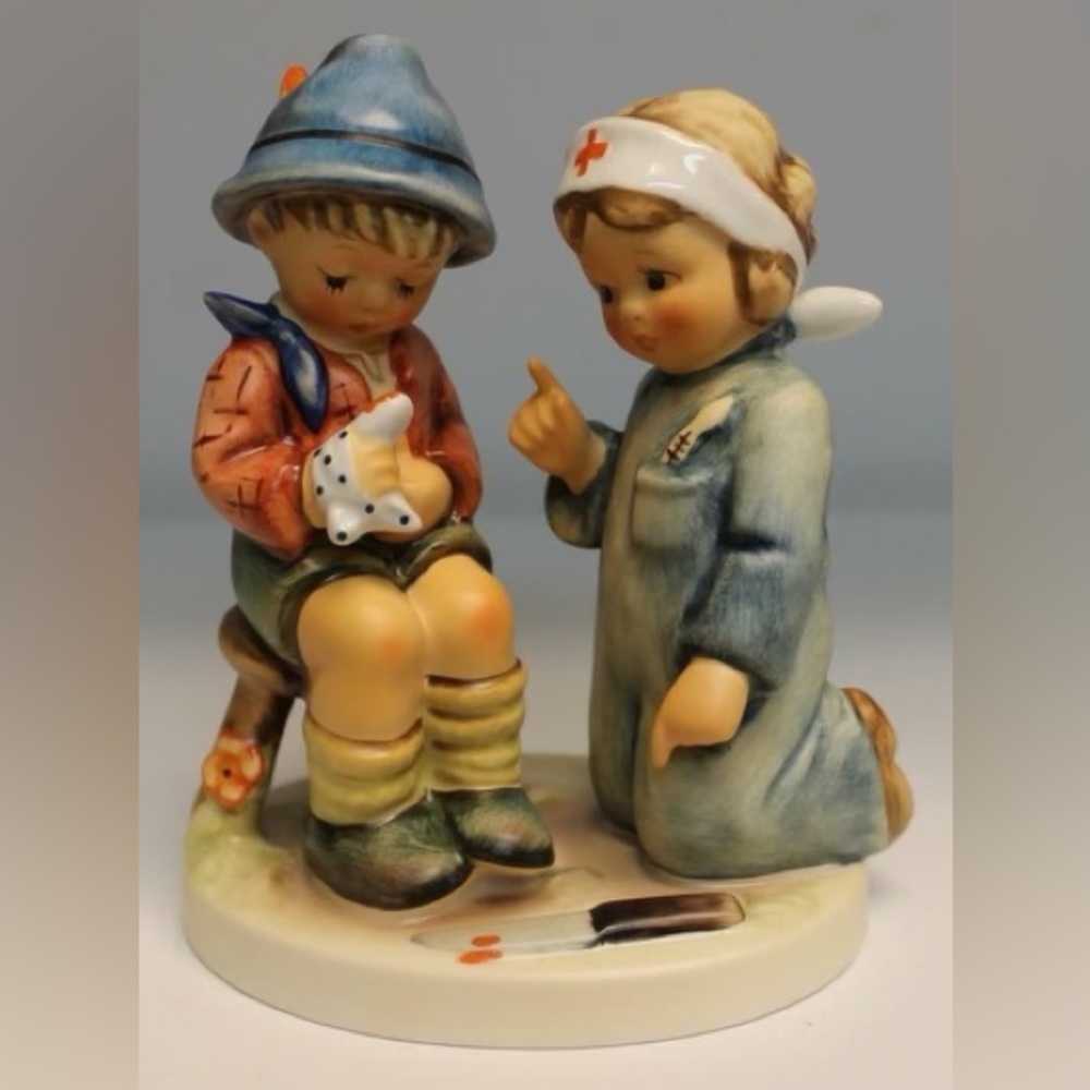 Hummel figurine little nurse Caribbean collection